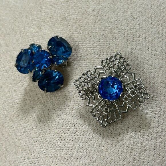 Lot Of 2 Vintage Brooches Pins Small Silver-tone & Blue Rhinestones Prong Set - Picture 4 of 7